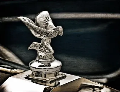 Comment s'appelle l'emblème de Rolls-Royce ?