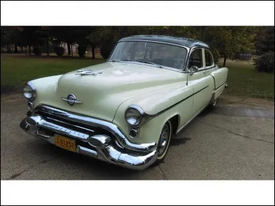 Ce constructeur a été l'un des plus importants aux Etats-Unis avant d'arrêter sa production en 2004. Reconnaissez-vous cette voiture? C'est une ... ?