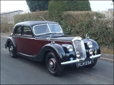 Quelle est cette voiture, de ce constructeur anglais disparu ?
