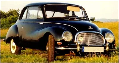 Et celle-ci, dans un autre pays, a disparu la même année 1964. Quelle est cette voiture ?