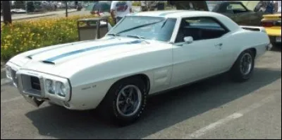 Ce constructeur a disparu en 2009. Quelle est cette américaine ?