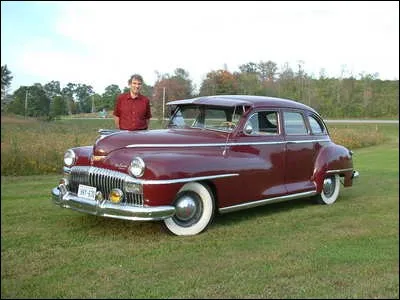 Ce constructeur américain a arrêté sa production en 1960. Quelle est cette voiture imposante ?