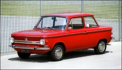 Le constructeur de cette petite voiture a disparu en 1970. Quel est-il ?