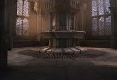 Qui rôde dans les toilettes des filles ?