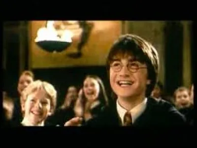 Pourquoi Harry n'est-il pas mort alors que Voldemort a utilisé le sortilège de la mort ? 
(Attention, cette question est par rapport au film « Harry Potter et les Reliques de la mort », partie 2)