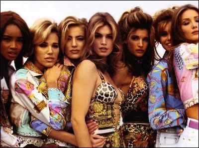 Bon d'accord, cette photo a quelques ann&eacute;es, au centre on peut reconna&icirc;tre Cindy Crawford, mais qui est la c&eacute;l&eacute;brit&eacute; de droite ?