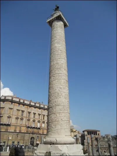Que raconte la colonne Trajane ?
