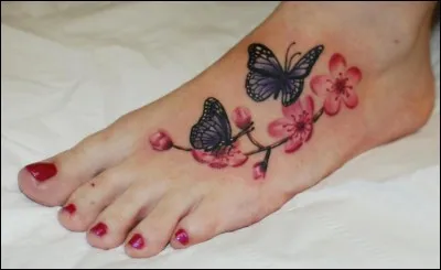 A des pieds mais ne peut pas marcher.