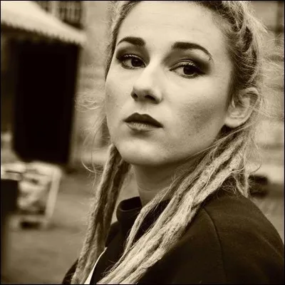 Comment se nomme la personne dont la premi&egrave;re lettre est un "J" ?