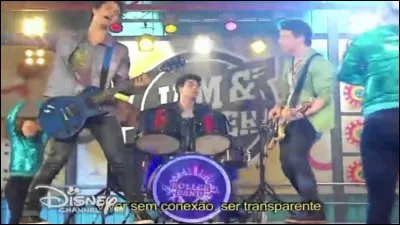 Comment s'appelle le groupe de Nico, Pedro et Simon ?