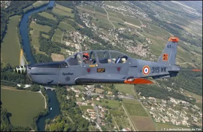 Lorsqu'un avion ou un bateau est en détresse. Quelle est l'expression utilisée internationalement ?