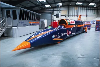Quelle vitesse a atteint la Thrust SSC pour établir le record terrestre ?