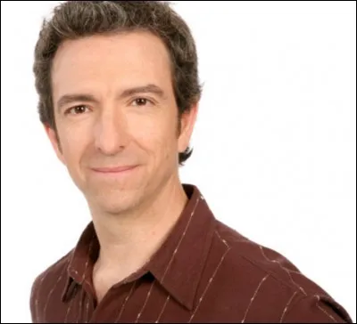 Où est-ce que le père de Luc est parti pour une aide humanitaire ?