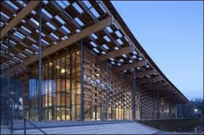 Il vient de remporter le concours international pour la réalisation de la station Saint-Denis Pleyel du futur métro du Grand Paris. Ici la Cité des Arts et de la Culture de Besançon inaugurée en 2013.