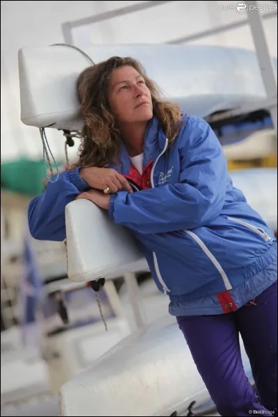 Chacun est fait comme il est/ Chacun prend feu comme il peut/Mais sous le ciel immense/...(complétez)