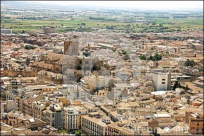 Si vous avez bien suivi la question 10, une de ces villes européennes (de même taille : plus de 100 000 habitants) est plus haute que la ville précédente. Laquelle ?