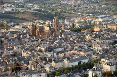 Pour terminer : quatre préfectures de départements du Massif Central - Aurillac, Le Puy, Mende, Rodez - se trouvent à des altitudes très voisines. Autour de quelle altitude les placez-vous ?