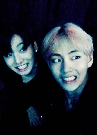 Quels membres du groupe apparaissent sur cette photo ?