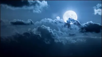 Sur la Lune, comment appelle-t-on les endroits les plus élevés recouverts de cratères ?