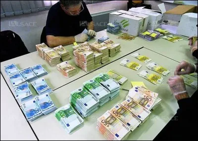 Quel pays européen possède le plus grand nombre de kilomètres de frontière terrestre avec L'UE ?
Un indice : il y fait souvent froid en hiver : ).