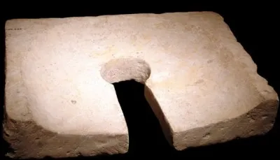 Voici un trône pharaonique : Ah, que n'a-t-on mis 1350 ans (+ 1891) et Howard Carter pour en identifier le propriétaire ! Mais qui était-il ?