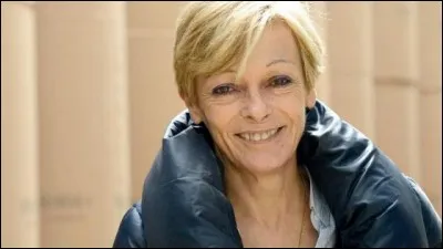 Cette romancière française est née à Paris en 1952. Elle a écrit de très nombreux romans et est également scénariste pour la télévision.