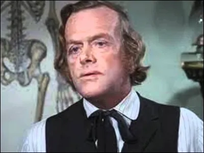 Comment s'appelle le docteur de la ville ?