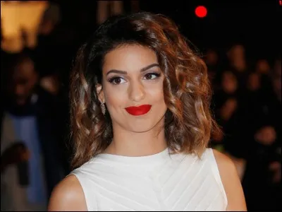 Elle a fait les chansons : "Le passé, Are We Awake...". Qui est la chanteuse ici ?