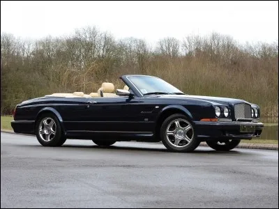 Quelle est cette voiture anglaise ?