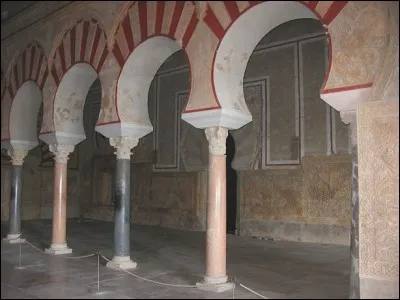 Après les dévastations barbares, l'Europe méridionale connaît l'apport d'une civilisation raffinée, qui lui lègue des avancées dans bien des domaines, notamment dans l'hygiène. Quelle est-elle ?