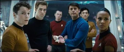 Enfin, dans ce film, le sort de la Galaxie est entre les mains de deux officiers qui affronteront d'innombrables dangers au cours d'un voyage à bord de l'Enterprise. Il est sorti en 2009. Quel est ce film ?