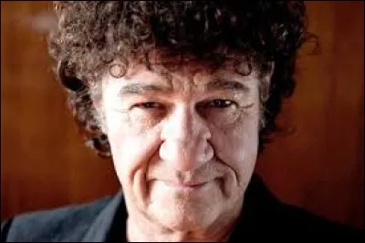 Il a chanté "Je reviendrai...".