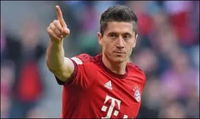 Quelle est la nationalité du footballeur international Robert Lewandowski ?