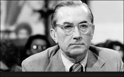 Responsable d'une grande partie des actions de la CIA au Vietnam, il en est le directeur de 1973 à 1976. il révèle certaines activités illégales de l'agence. Sa mort 20 ans plus tard suscite toujours des interprétations. De qui s'agit-il ?