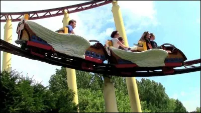 Quel est ce parcours de montagnes russes en métal de Zierer ?