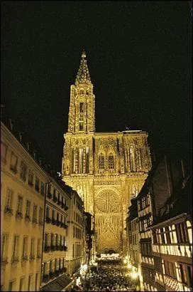 En quel matriau a t construite la cathdrale de Strasbourg ?