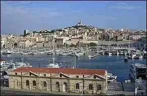 En face de quelle grande ville mridionale peut-on voir les les Pongues et Ratonneau ?