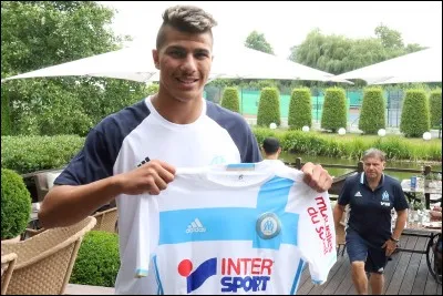 Quel poste occupe Zinedine Machach ?