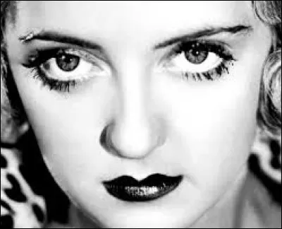 Qui signe un succès mondial en reprenant "Bette Davis Eyes" en 1981 ?