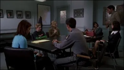 Qui meurt en premier dans l'épisode 2 ?