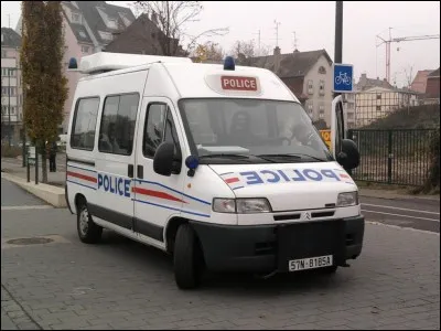 Comment appelle-t-on une camionnette de policier ?