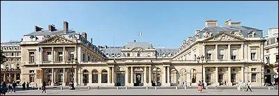 Quel actuel monument parisien fut construit par Richelieu sous le nom de Palais-Cardinal ?