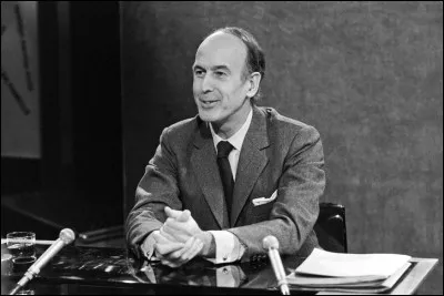 Né le 2 février 1926, cet homme politique a d'abord été secrétaire d'Etat puis ministre des finances avant d'être élu Président de la République en 1974. Qui est-ce ?