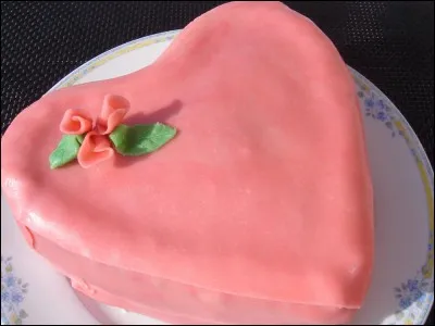 C'est encore avec amour que je vous ai préparé ce gâteau pour souhaiter à tous les amoureux, une joyeuse Saint-Valentin !