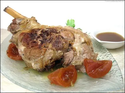 C'est l'heure du gigot d'agneau tour à tour baptisé « Agneau à la brayaude », « Gigot à la braise » ou « Gigot à la cuillère »