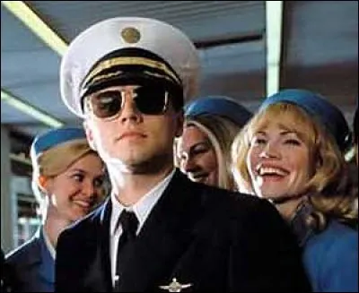 Dans le film "Arrête-moi si tu peux" de Spielberg, sorti en 2002, qui essaie d'arrêter Leonardo DiCaprio ?