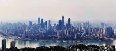 Combien y a-t-il d'habitants environ ?