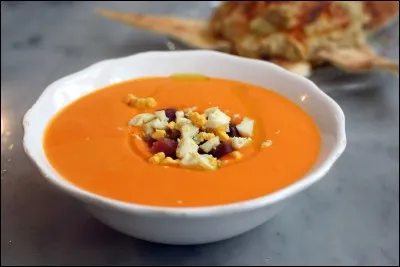 Quelle est cette soupe originaire de Cordoue, préparée à partir de mie de pain, de tomates, d'ail, d'huile d'olive, de vinaigre, puis garnie d'ufs durs et de jambon Serrano ?