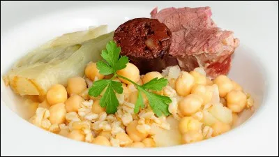 Quel est l'ingrédient principal de l'olla de trigo ?