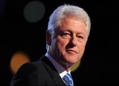 Combien Bill Clinton a-t-il fait de mandats ?